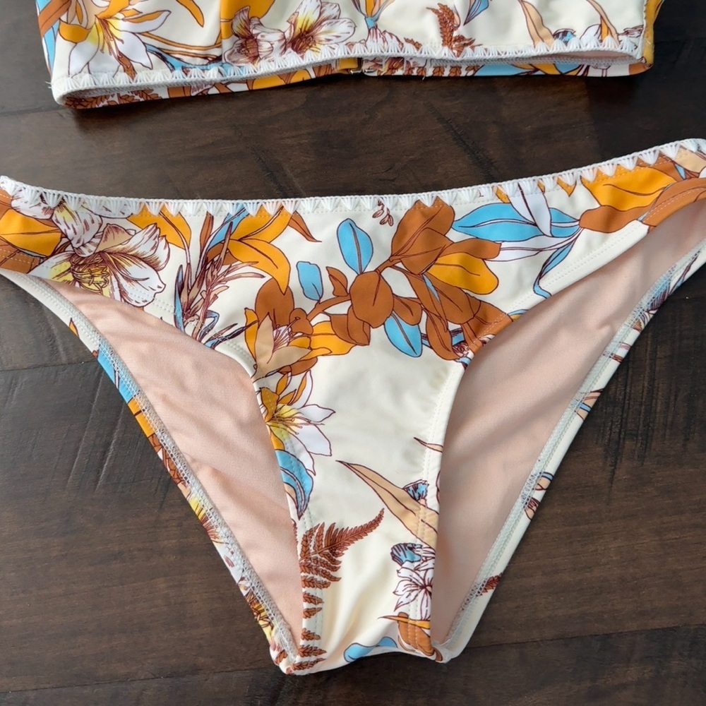Bikini Set - Picture 6 of 16